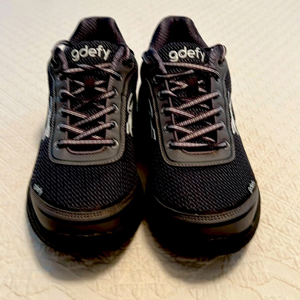 Men’s Sized 10 GDEFY athletic shoes